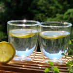 Πώς το νερό λεμονιού επηρεάζει την αρτηριακή πίεση: οι επιστήμονες