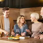 8 φράσεις μιας πεθεράς που δεν αγαπάει τη νύφη της, αλλά το κρύβει προς το παρόν 8-.webp.webp