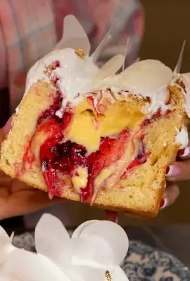 Paska με κρέμα και κεράσια - πώς να κάνετε τρυφερά και αφράτα γλυκά